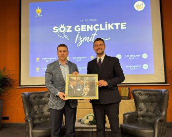 AK Parti İzmit’te Gençler Sordu, Başkanlar Yanıtladı!