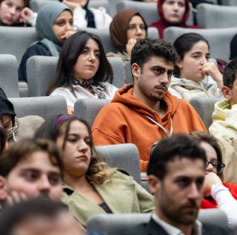 BÜYÜKAKIN’DAN GENÇLERE KARİYER DERSİ