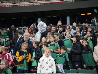 Kocaelispor Tribünlerinde Duygulandıran Doğum Günü Sürprizi!