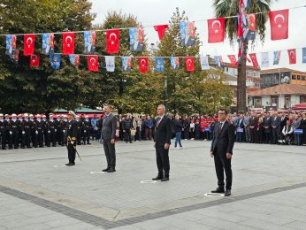 GÖLCÜK’TE CUMHURİYET COŞKUSU!