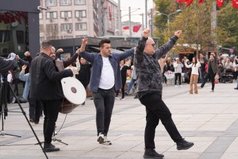 Cumhuriyet’e 41 kişilik zeybekli selam