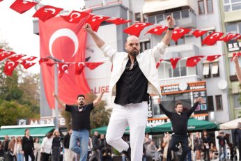 Cumhuriyet’e 41 kişilik zeybekli selam