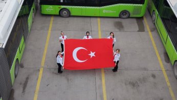 Kadın Şoförlerden Anlamlı Kutlama 