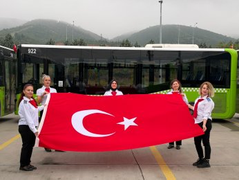 Kadın Şoförlerden Anlamlı Kutlama 