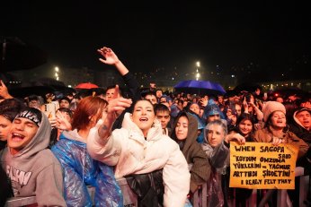 Sagopa sahneye çıktı, Milli İrade Meydanı yıkıldı