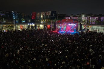 Sagopa sahneye çıktı, Milli İrade Meydanı yıkıldı