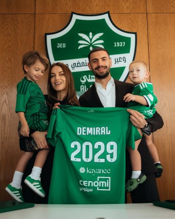 Karamürsel'li Merih Al Ahli ile sözleşme yeniledi 
