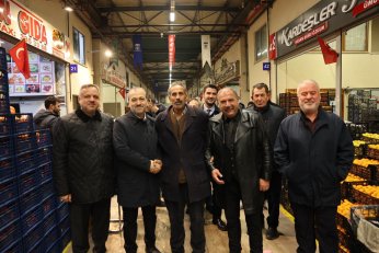 AK Parti Gece Gündüz Demeden Sahada