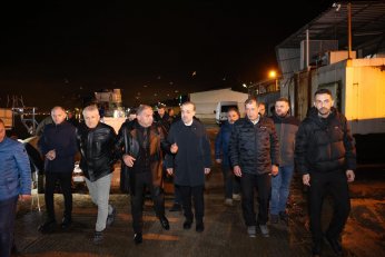AK Parti Gece Gündüz Demeden Sahada