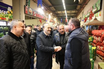 AK Parti Gece Gündüz Demeden Sahada