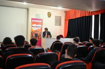 Başkan;Tecrübelerini Gençlerle Paylaştı 