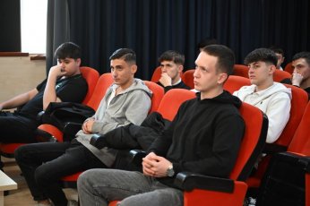 Başkan;Tecrübelerini Gençlerle Paylaştı 