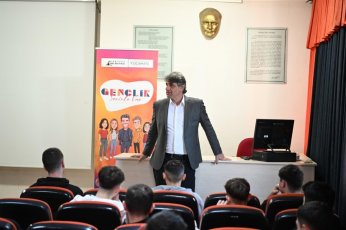 Başkan;Tecrübelerini Gençlerle Paylaştı 