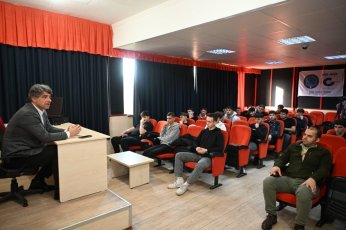 Başkan;Tecrübelerini Gençlerle Paylaştı 