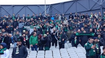Kocaelispor taraftarı yavaş yavaş tribünde yerini almaya başladı 