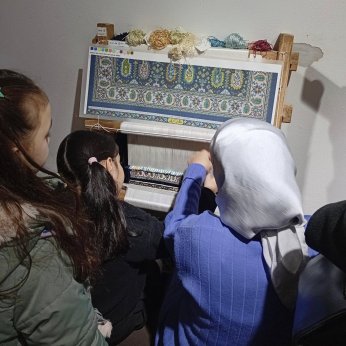 Hereke Halısı'na Minik İlmikler