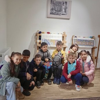 Hereke Halısı'na Minik İlmikler