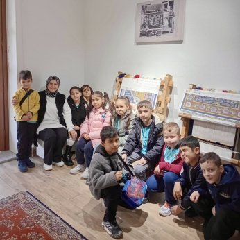 Hereke Halısı'na Minik İlmikler