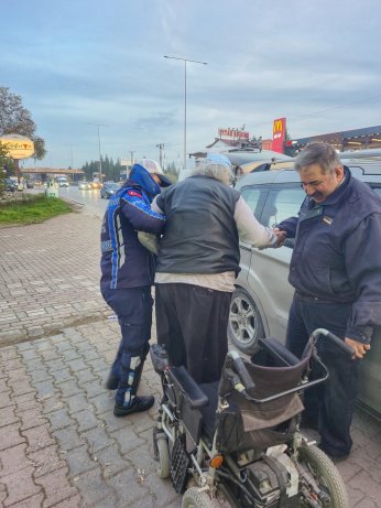 Büyükşehir Zabıtası'ndan gönüllere dokunan hareket 