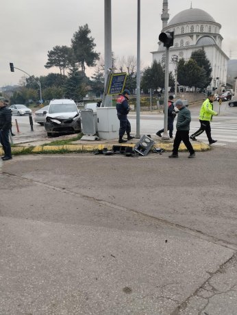 Eşme Işıklarda Ucuz Atlatılan Kaza