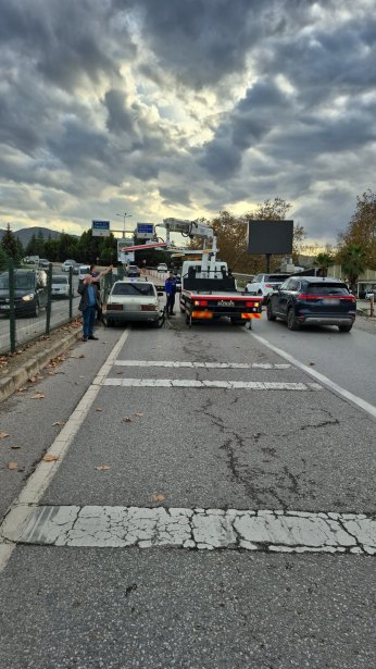 Büyükşehir Zabıtası Yolda Bırakmadı 
