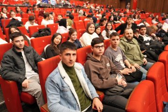 İstiklal Şairi Akif'e tiyatro sahnesinde vefa