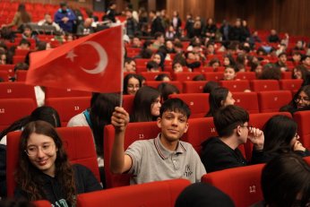 İstiklal Şairi Akif'e tiyatro sahnesinde vefa