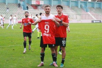 Gölcükspor ilk yarıyı lider tamamladı 