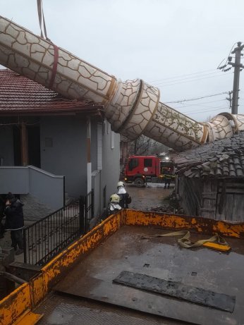 Minareler devrildi;çatılar uçtu,denizde dev dalgalar oluştu 