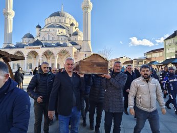 Karanlık Abi Son Yolculuğuna Uğurlandı 