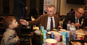 Başkan Büyükakın, Gazze'li ailelerle oruç açtı 