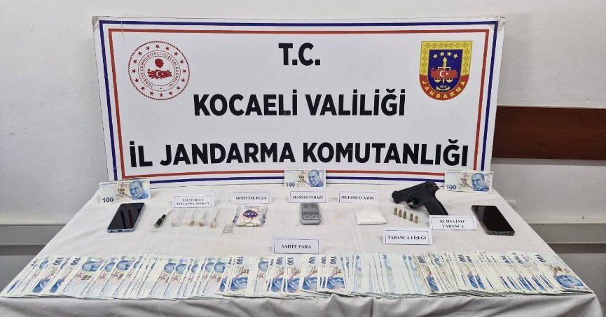 Sahte Para, Uyuşturucu ve Silah Ele Geçirildi 