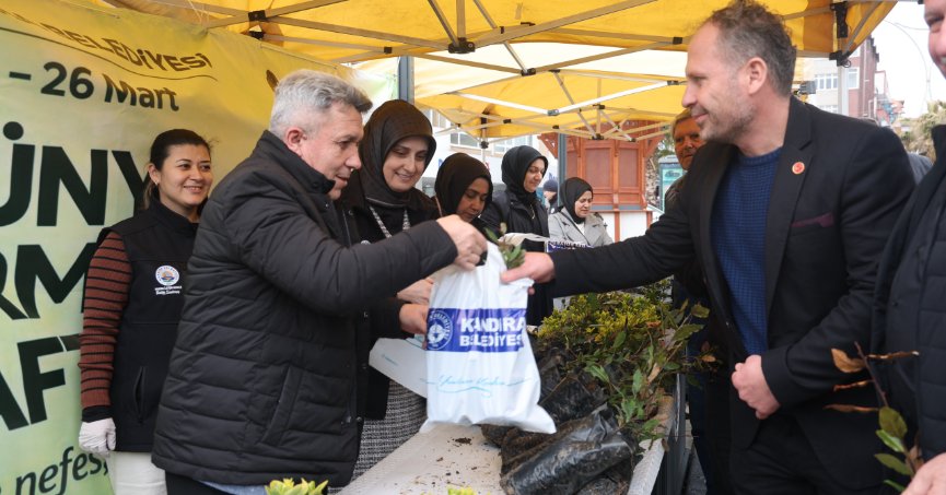 600 Fidan Ücretsiz Dağıtıldı 