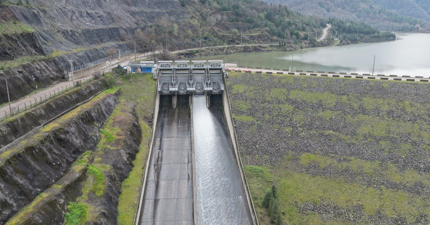 Kocaeli'nin Fazla Suyu, Sapanca Gölü'nü Besliyor 