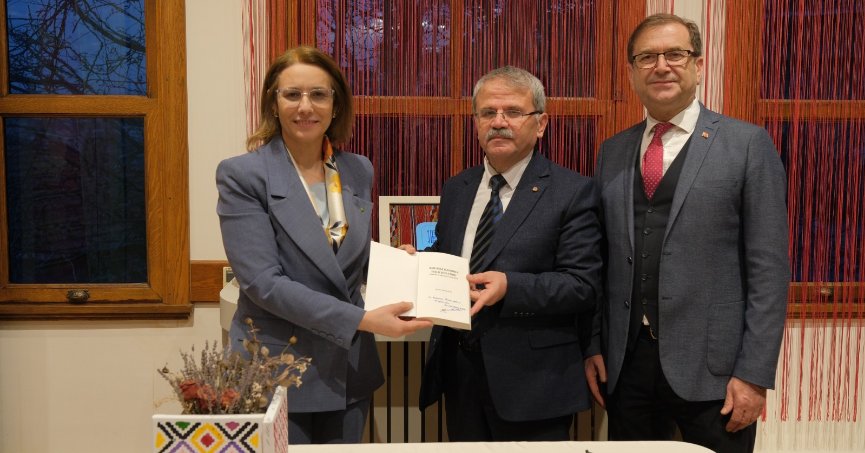 Manavların kültür hafızası bu kitapta toplandı 