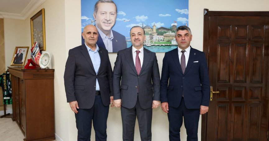 AK Parti'ye Katıldı 