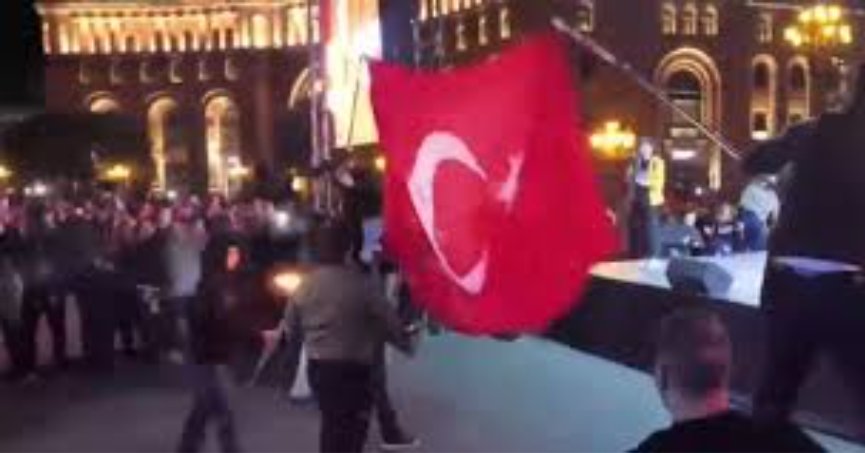 Erivan’da bayrak provokasyonu...