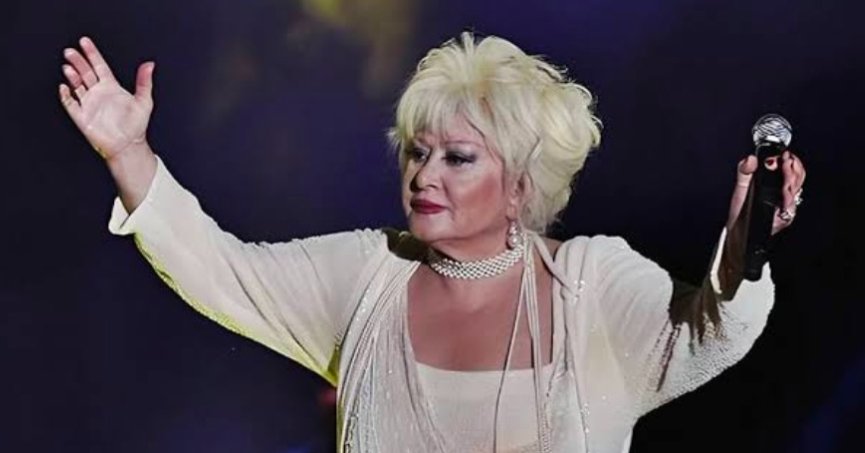 Ünlü sanatçı hayatını kaybetti 