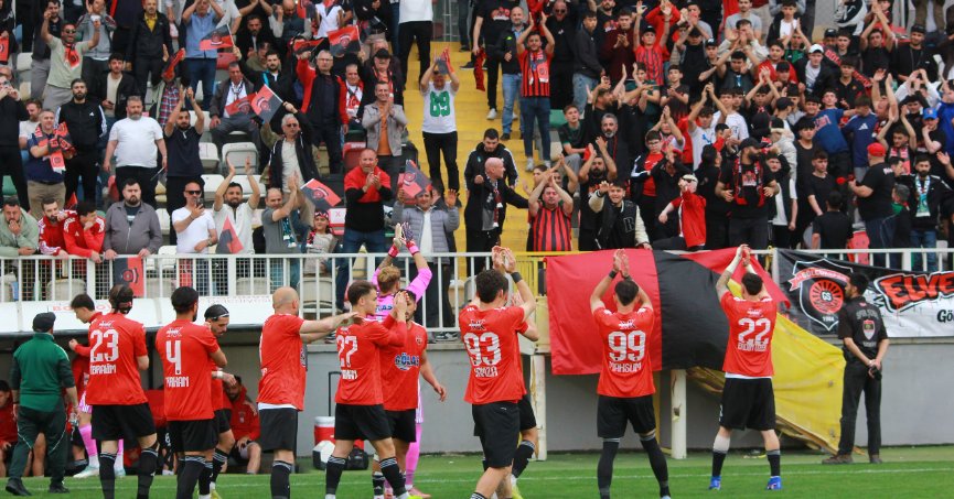Veee Gölcükspor TFF 3.Lige Yükseldi 