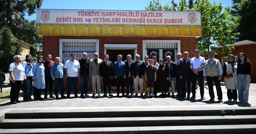 Vali Aktaş, Şehit Aileleri ve Gazilerle Bayramlaştı