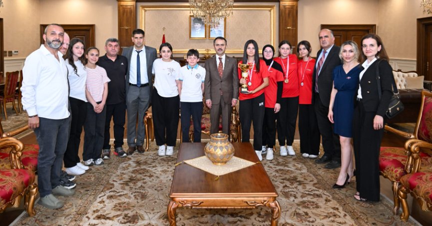 Şampiyon Sporculardan Vali Aktaş’a Ziyaret