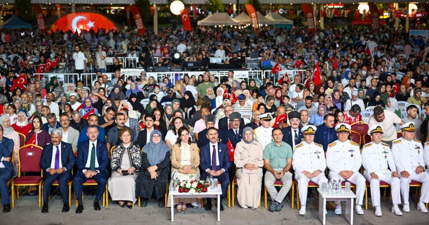 Binlerce Kişi Milli İrade Meydanı'nda Tek Yürek Oldu