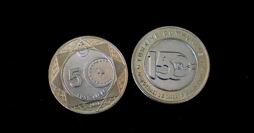 5 lira hatıra para basıldı...