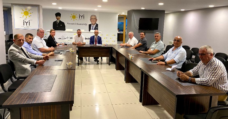 İzmit Belediyesi Operasyonu Sonrası İyi Parti Olağanüstü Toplandı!