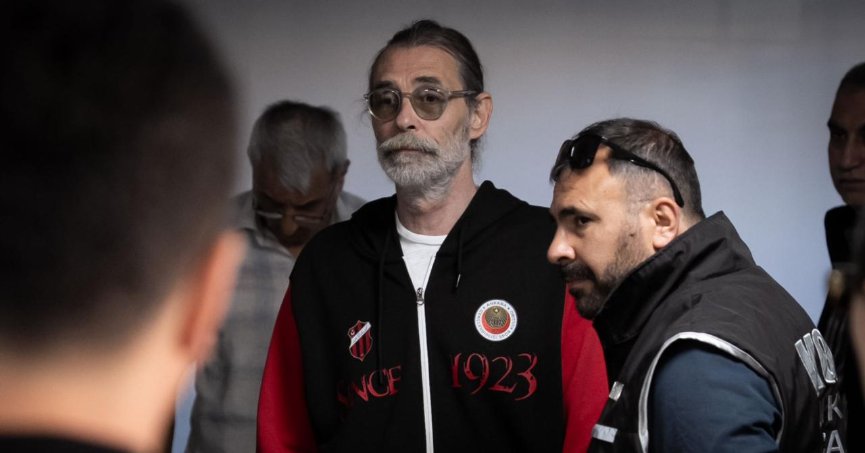 Belediye Başkanı Erdal Beşikçioğlu tutuklandı.
