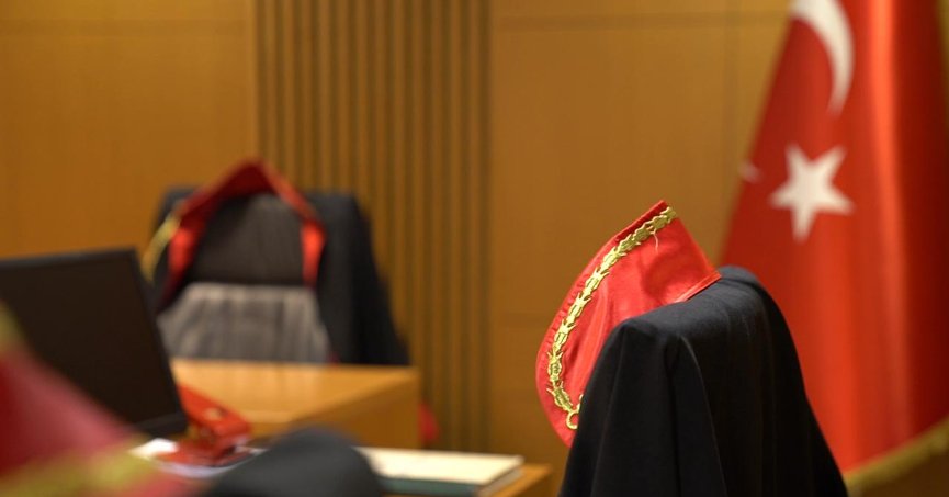 84 hakim ve savcı meslekten çıkarıldı.