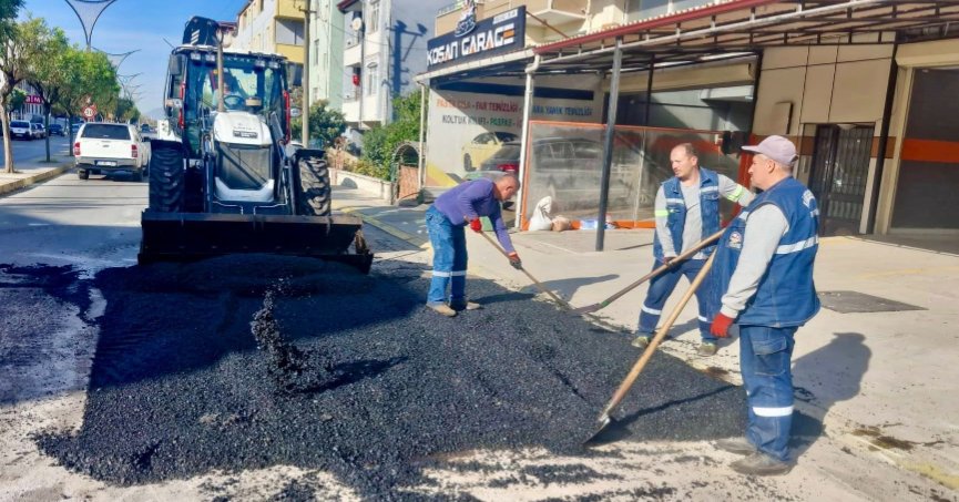 Körfez ilçede bozuk yol kalmayacak 
