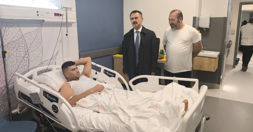 Vali İlhami Aktaş Hasan Sevinç'i hastanede ziyaret etti 