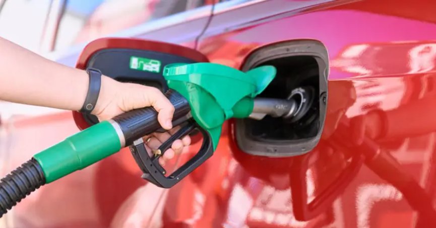  Benzine 2 TL, motorine ise 6,85 TL zam yapılması bekleniyor.