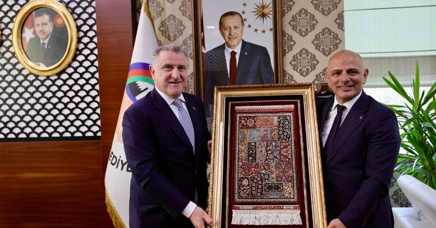 Başkan Söğüt'ten Bakan'a Hereke halısı 